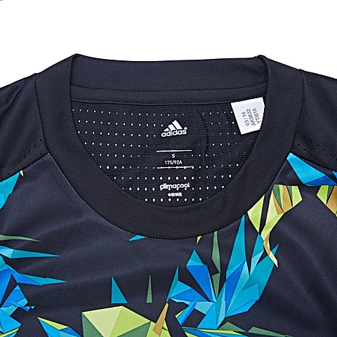 adidas阿迪达斯新款男子科技三条纹系列短袖T恤AK0632