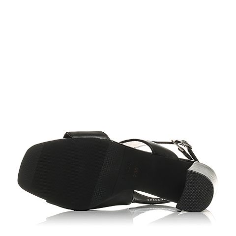 BASTO/百思图夏季专柜同款黑色牛皮通勤方头搭扣女凉鞋TFI02BL7