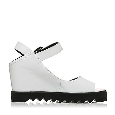 BASTO/百思图夏季专柜同款白色牛皮休闲露趾坡跟女凉鞋17B03BL7
