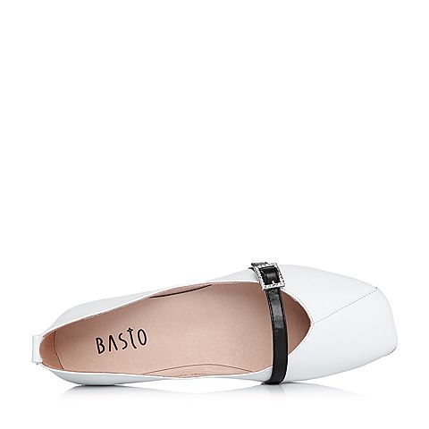 BASTO/百思图2018春季专柜同款白色软面羊皮小V口方头女休闲鞋YKU03AQ8