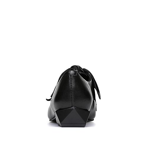 BASTO/百思图2018春季专柜同款黑色羊皮金属环尖头女皮鞋RLC20AM8