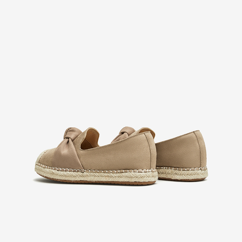 百思图2024秋季新款时尚休闲蝴蝶结渔夫鞋平跟女单鞋A0071CA4