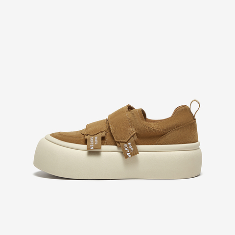 百思图2025春季新款时尚户外运动板鞋厚底圆头女休闲鞋BG136AM5