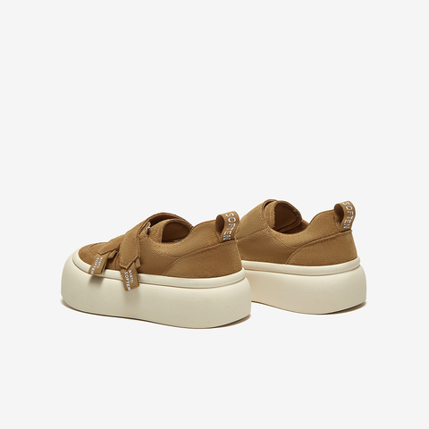 百思图2025春季新款时尚户外运动板鞋厚底圆头女休闲鞋BG136AM5