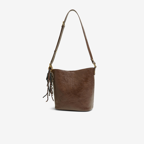 百思图2025春季新款商场同款简约大容量水桶包单肩包女X3667AX5