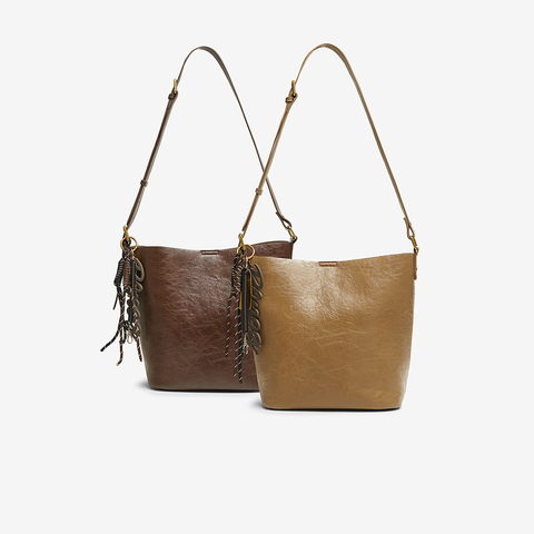 百思图2025春季新款商场同款简约大容量水桶包单肩包女X3667AX5