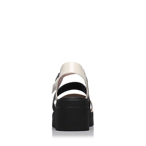 Bata/拔佳夏季专柜同款米白色舒适坡跟漆皮牛皮女凉鞋088-5BL7