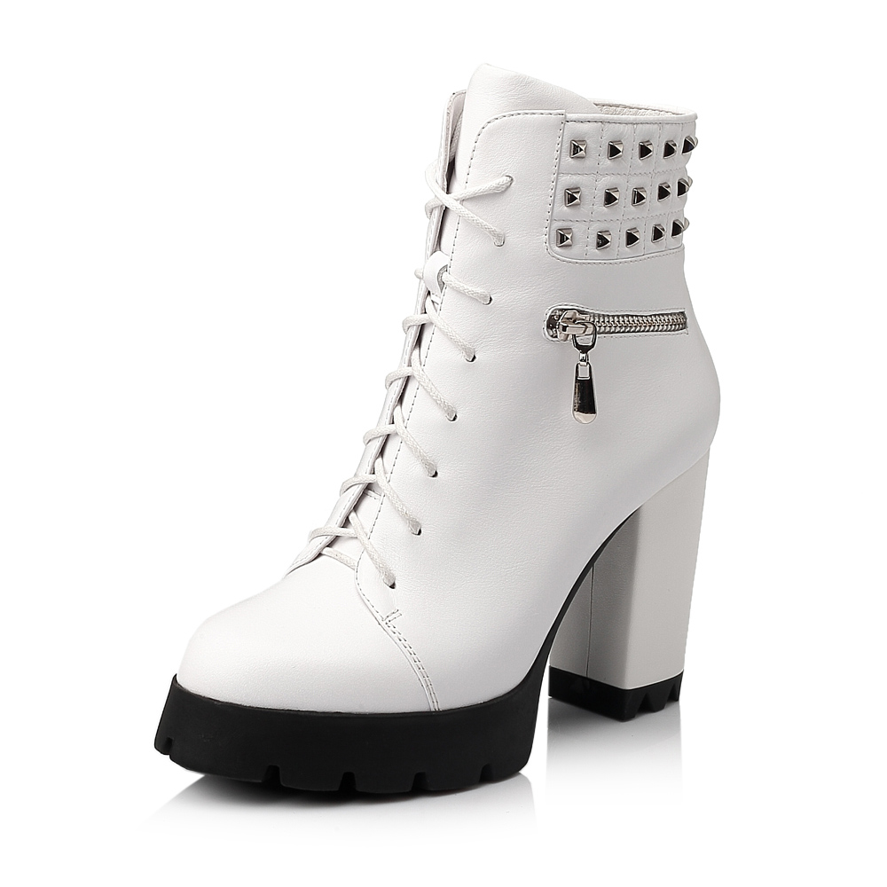 BELLE/百丽冬季白色时尚牛皮革女靴95508DD5