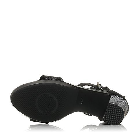 BELLE/百丽精品夏季专柜同款黑色亮片布一字带女凉鞋MLC36BL5