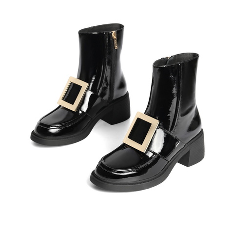 百丽时装靴女2021冬新款商场同款牛皮革漆皮金属扣短靴3V168DZ1