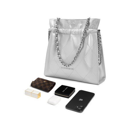 百丽包包女2024秋新小香风链条休闲垃圾袋单肩斜挎托特包D1763CX4