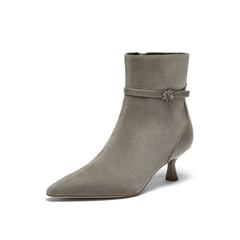 真美诗2024冬季新款简约知性鸢尾花饰扣尖头高跟时装靴女YZP09DD4