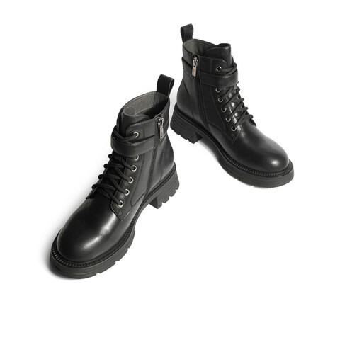 森达欧美马丁靴女2022冬季新款商场同款皮带扣粗跟短靴SFB01DD2