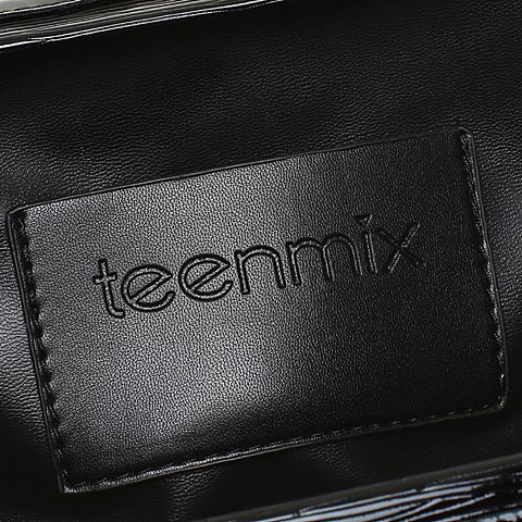 Teenmix/天美意冬黑色潮酷铆钉条纹织带箱形斜挎包女包017C0DX7