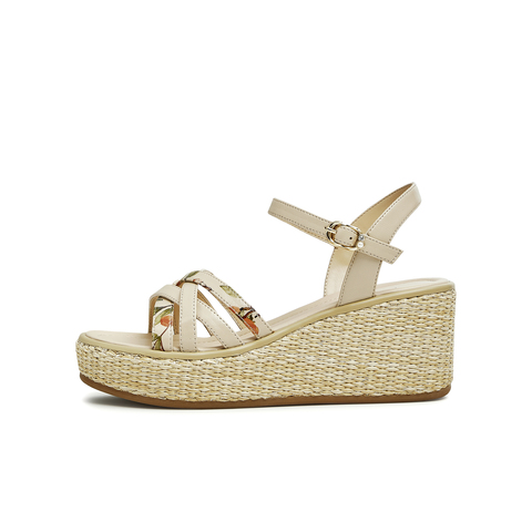 天美意2023夏新款商场同款坡跟文艺编织花朵一字带女凉鞋COO05BL3