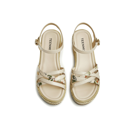 天美意2023夏新款商场同款坡跟文艺编织花朵一字带女凉鞋COO05BL3