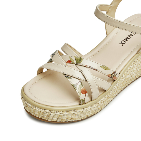 天美意2023夏新款商场同款坡跟文艺编织花朵一字带女凉鞋COO05BL3