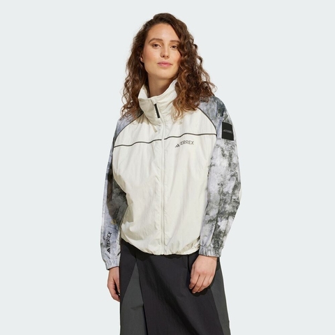 adidas阿迪达斯2025女子NG W W.R AOP JK梭织连帽外套JD5836