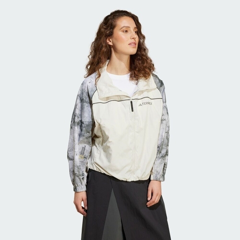 adidas阿迪达斯2025女子NG W W.R AOP JK梭织连帽外套JD5836