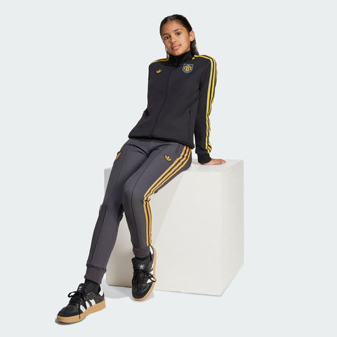 adidas阿迪达斯2025男大童MUFC ICON TT2Y梭织无帽外套KC2811