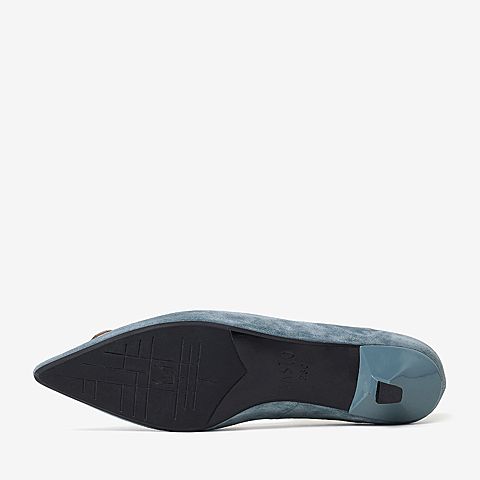 百思图2020春季新款蓝色羊皮革浅口尖头性感猫跟女单鞋A6791AQ0