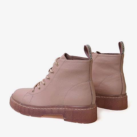 百思图2020春季新款粉色牛皮系带方跟潮酷街头风女马丁靴A7201AM0