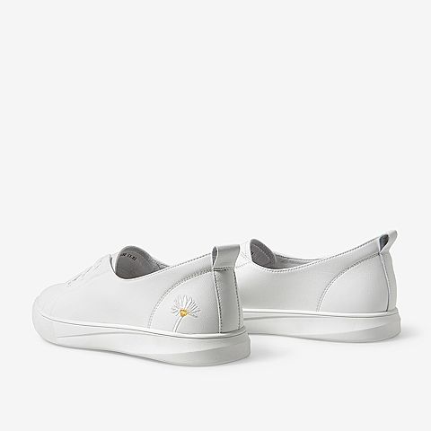 百思图2021春季新款青春活力小雏菊平底小白鞋女休闲单鞋YIP60AM1