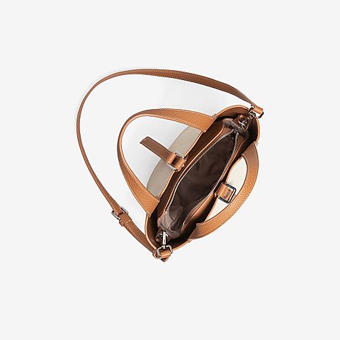 百思图2021春季新款超火质感菜篮子手提单肩斜挎水桶包女X2257AX1