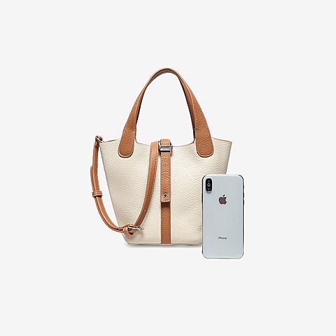 百思图2021春季新款超火质感菜篮子手提单肩斜挎水桶包女X2257AX1