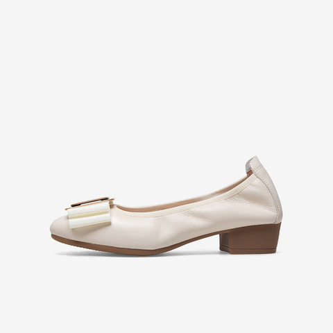 百思图2021春季新款商场同款气质金属扣粗跟浅口女单鞋WFH02AQ1