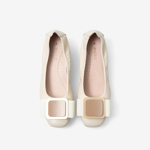 百思图2021春季新款商场同款气质金属扣粗跟浅口女单鞋WFH02AQ1