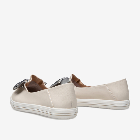 百思图2021春季新款商场同款时尚蝴蝶结圆头浅口女单鞋WDH05AQ1