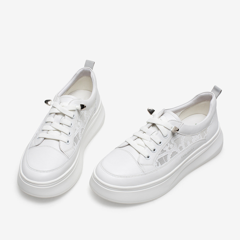 百思图2021夏新款ins时尚运动风厚底圆头小白鞋女休闲鞋ZJE51BM1