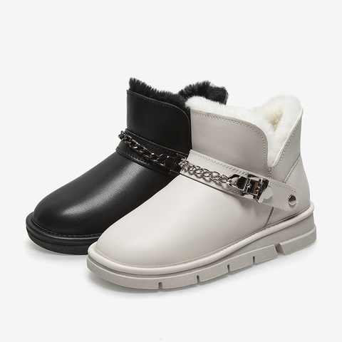 百思图2021冬季新款金属链条饰带时尚厚底雪地靴女短靴OD202DD1