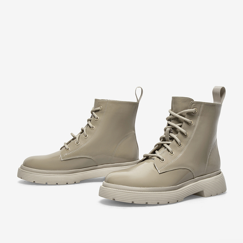 百思图2021冬季新款时尚潮流厚底方跟马丁靴女短靴A5336DD1