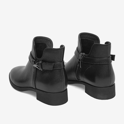 百思图2021冬季新款商场同款时尚优雅气质时装靴女短靴REV54DD1