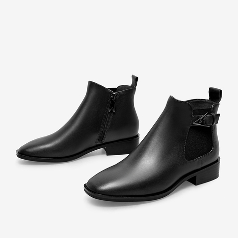 百思图2021冬季新时尚简约方跟圆头时装靴女短靴TEV42DD1