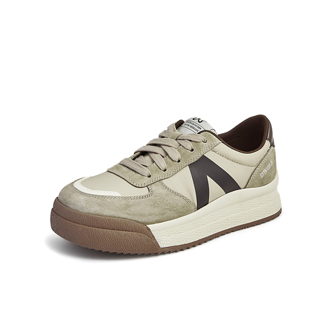 百思图2022春季新款商场同款潮流拼色厚底运动风女休闲鞋WXU01AM2