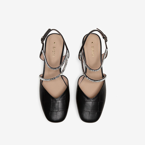 百思图2022夏季新款商场同款时尚石头纹包头一字带凉鞋女BAA52BH2
