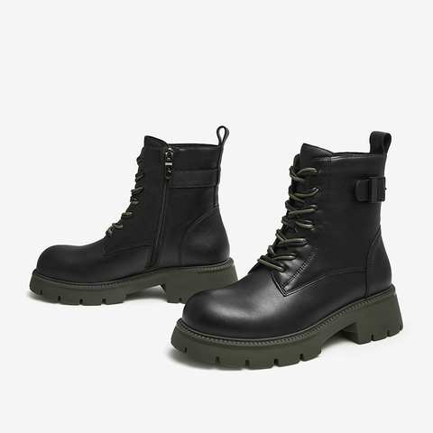 百思图2022冬季新款商场同款时尚潮酷机车马丁靴女短靴TD052DD2