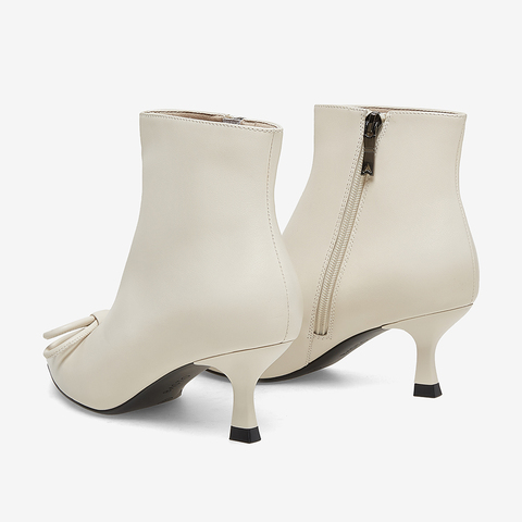 百思图2022冬季新款商场同款时尚优雅尖头时装靴女短靴RRJ48DD2