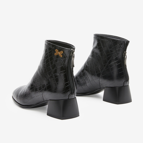 百思图2022冬季新款商场同款时尚潮流石头纹时装靴女短靴TGV46DD2