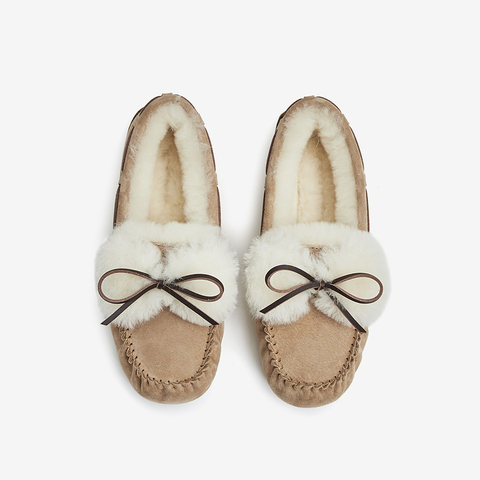 百思图2022冬季新款时尚潮流蝴蝶结保暖舒适豆豆鞋女单鞋LD518DA2