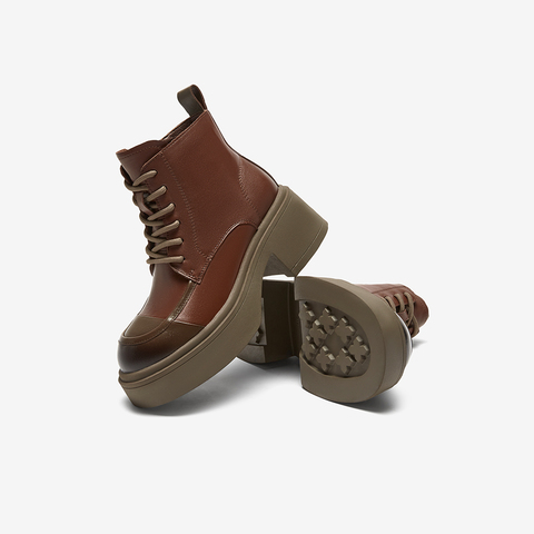 百思图2023冬季新款商场同款时髦潮流马丁靴粗跟女中靴SD581DZ3