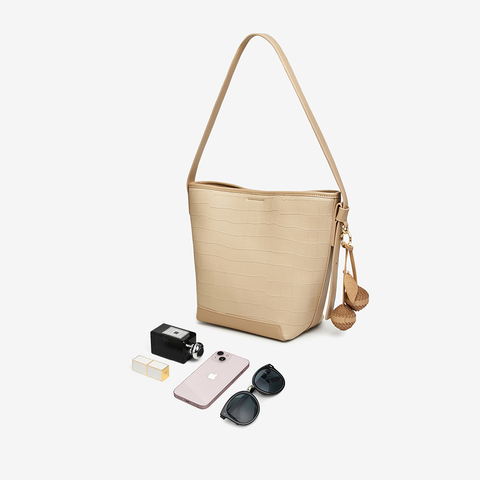 百思图2023秋季新款商场同款时髦通勤水桶包单肩包女X3028CX3