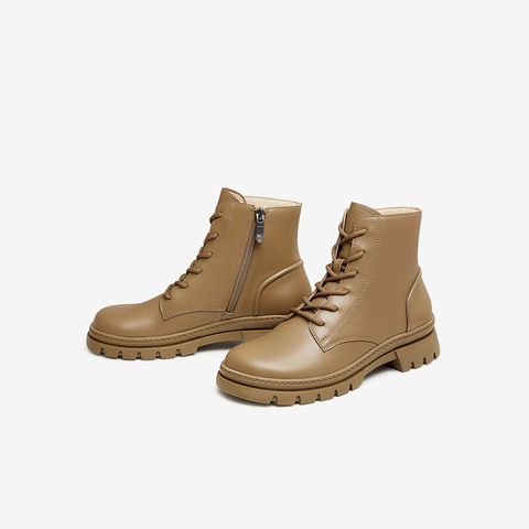 百思图2023冬季新款商场同款时尚休闲马丁靴粗跟女短靴RWY43DD3