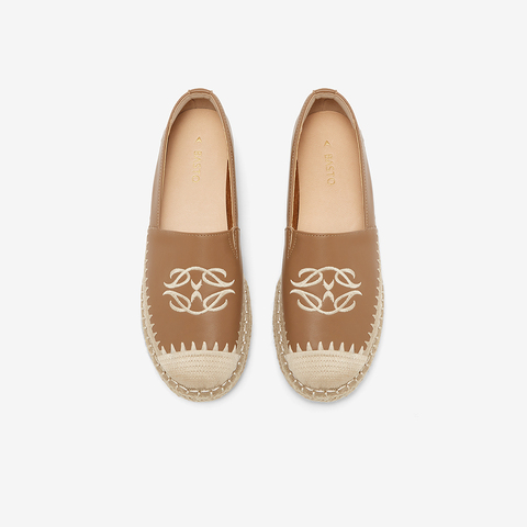 百思图2024春季新款时尚复古休闲渔夫鞋平跟圆头女单鞋A0051AA4