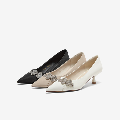 百思图2024春季新款时尚简约闪钻细跟尖头浅口女单鞋E2427AQ4