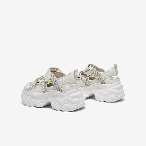 百思图2024夏新款商场同款时尚老爹运动凉厚底中空女凉鞋UDK01BK4