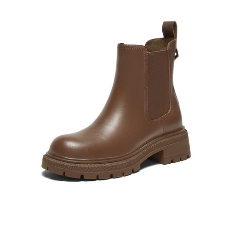 百思图2024冬季新款简约时尚通勤烟筒靴粗跟圆头女短靴P6158DD4